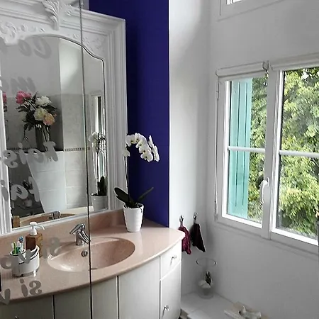 23 Avenue Du 8 Mai 1945 *