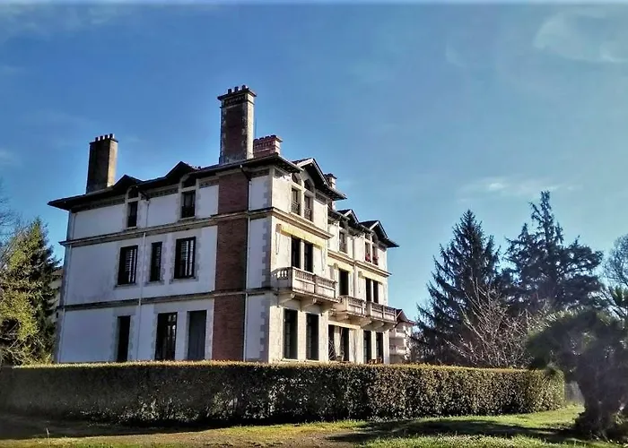 23 Avenue Du 8 Mai 1945 *